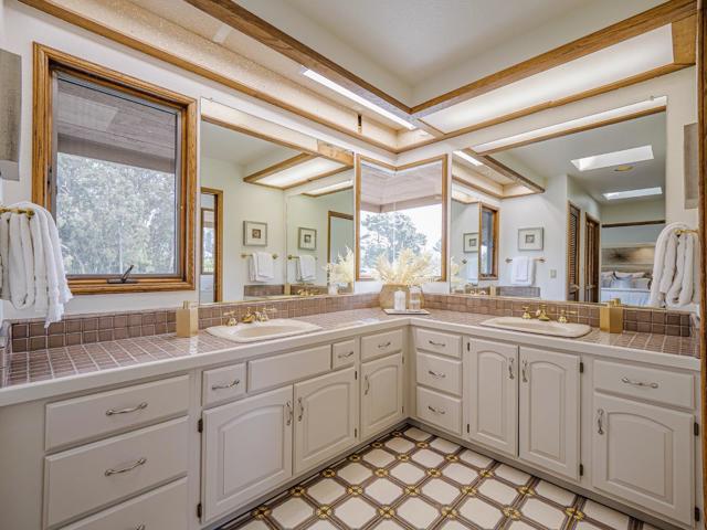 1125 Sumner Avenue, Aptos CA: https://media.crmls.org/mediaz/683f6197-0a2c-4bf8-a204-1b8a6044b91a.jpg