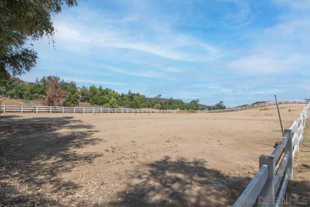 Image 48 of 75 For 37789 Avenida La Cresta