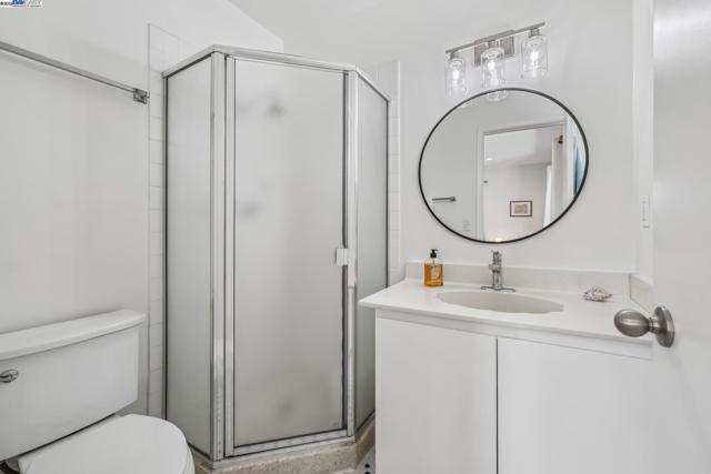 1233 Broadway, Alameda CA: https://media.crmls.org/mediaz/683fe9fc-4951-43e0-a6c2-da860987029b.jpg