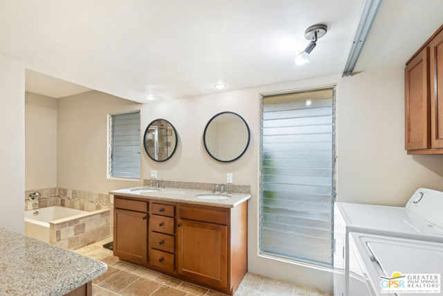 2033 E Ramon Road, Palm Springs CA: https://media.crmls.org/mediaz/68400f05-46da-4a4a-a503-0afbb9120dc9.jpg