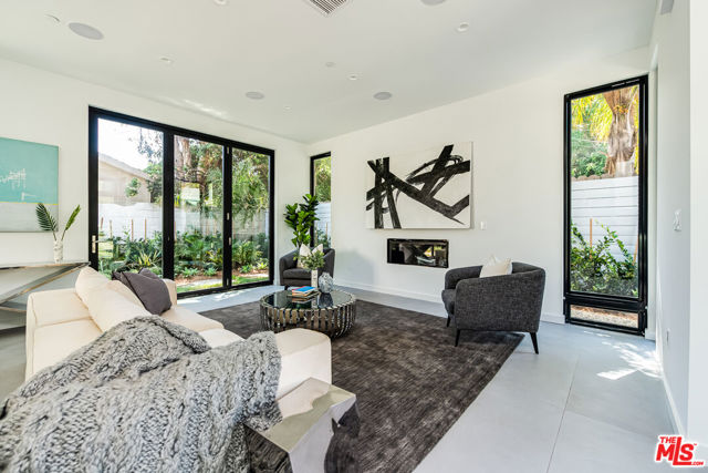 370 N San Vicente Boulevard, West Hollywood CA: https://media.crmls.org/mediaz/68407a46-e758-42c4-9c37-b1b28c57057d.jpg