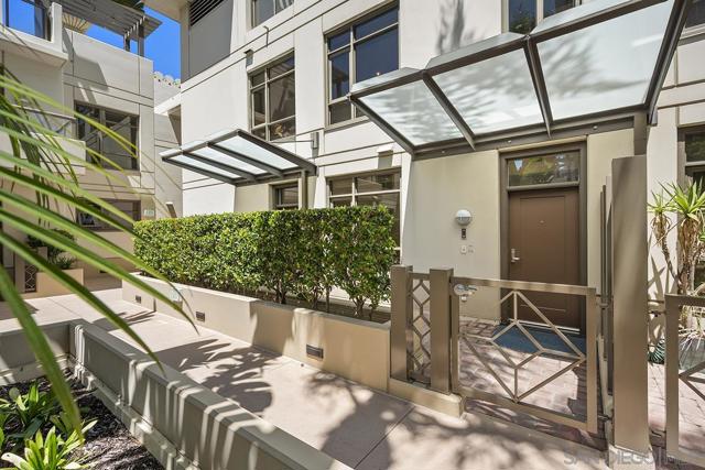 700 W E Street, San Diego CA: https://media.crmls.org/mediaz/684091aa-d176-487e-8cd7-a443d3b02552.jpg