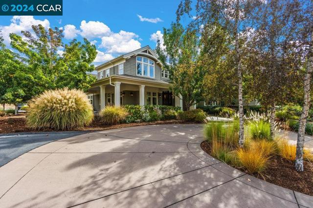 8 Julianna Court, Moraga CA: https://media.crmls.org/mediaz/68417a24-4c5a-40bc-be23-d97c8ae4eaef.jpg