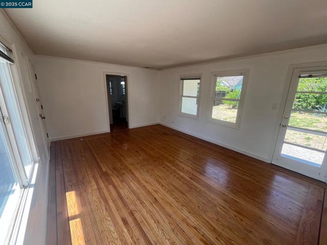 1509 Lake St, Calistoga CA: https://media.crmls.org/mediaz/6842a7fb-6619-47f3-aef3-6af358b07d51.jpg