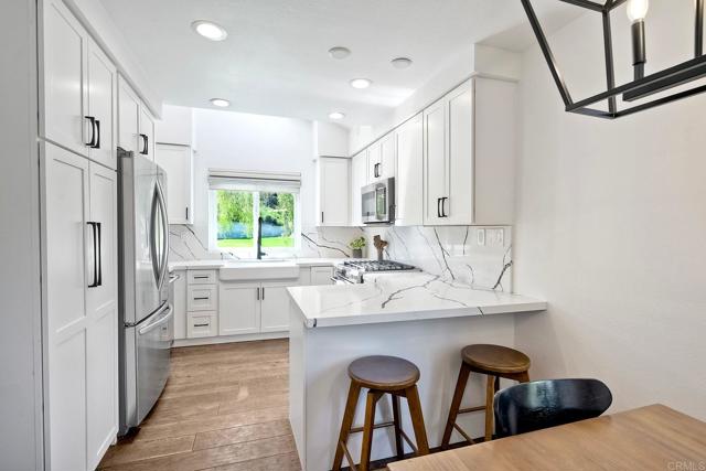 1782 E Pointe Avenue, Carlsbad CA: https://media.crmls.org/mediaz/6842c2bf-e9b5-43f1-ab32-3646ad89a408.jpg