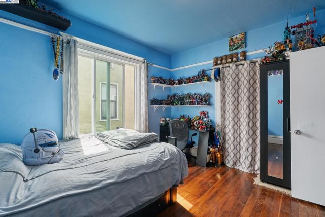 1706 Fairview St, Berkeley CA: https://media.crmls.org/mediaz/6843893c-bb84-4993-8e03-9ebabc2c6255.jpg