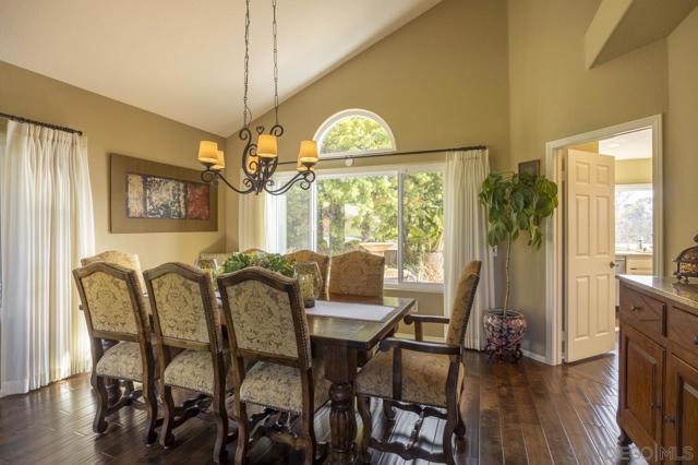 3245 Brookside Ln, Encinitas CA: https://media.crmls.org/mediaz/68439d60-8663-4218-bd7c-bab622bbc814.jpg