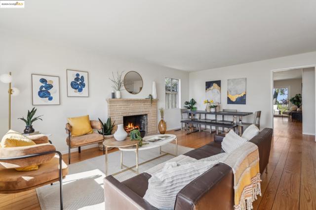 6824 Wilton Dr, Oakland CA: https://media.crmls.org/mediaz/68440b71-e7f4-4b1c-a24b-2889ca025cdf.jpg