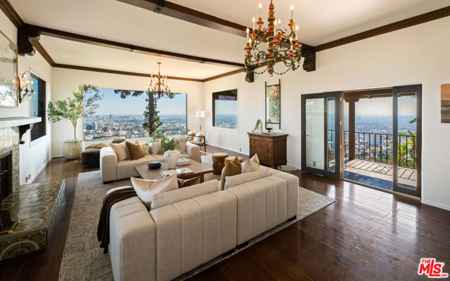 2200 Maravilla Drive, Los Angeles CA: https://media.crmls.org/mediaz/68440ccd-5ff0-4a3e-a2f0-3803ad53f449.jpg