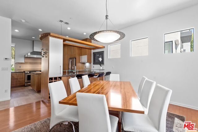 12936 Discovery, Los Angeles CA: https://media.crmls.org/mediaz/68441a05-0945-4bed-a276-b346150f15ae.jpg