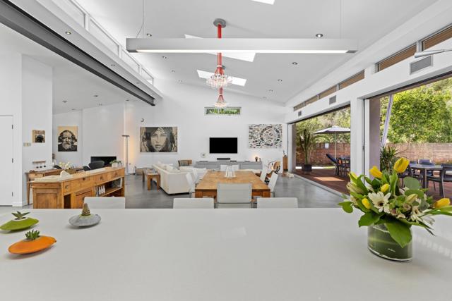 6672 Avenida Andorra, La Jolla CA: https://media.crmls.org/mediaz/68450005-cac3-4ebd-b3ba-5021db7a8b07.jpg