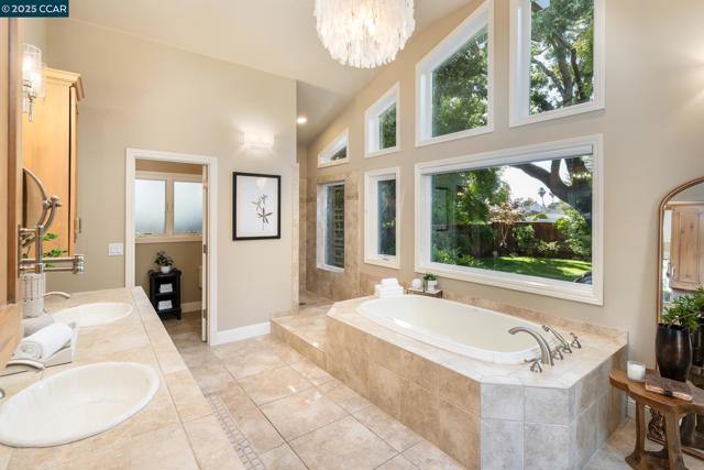 9 Saint Andrews Pl, Alamo CA: https://media.crmls.org/mediaz/68455ae9-11a2-4a2e-87e1-81822cad7bfc.jpg