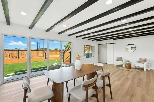 2736 Burgener Blvd, San Diego CA: https://media.crmls.org/mediaz/6845653a-bea8-43be-a257-ba3957ebde35.jpg