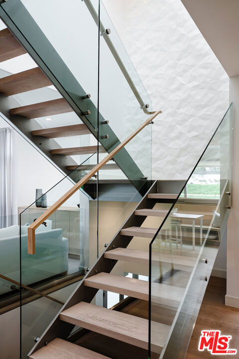 532 6th Street, Manhattan Beach CA: https://media.crmls.org/mediaz/68457986-074c-4637-a269-bec481696e0b.jpg