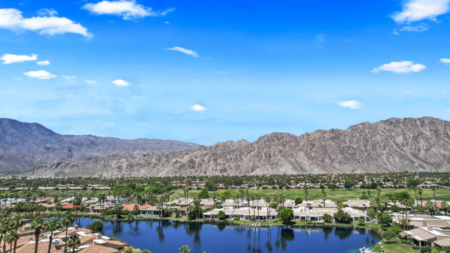 80671 Cherry Hills Drive, La Quinta CA: https://media.crmls.org/mediaz/684671cc-132c-4caa-ac5c-efe064165d65.jpg