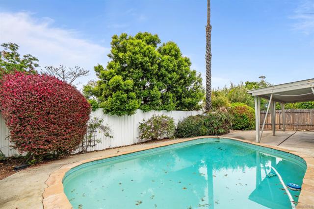 6734 Barnhurst Dr, San Diego CA: https://media.crmls.org/mediaz/68473b4d-a291-40ea-b799-7e451595a044.jpg