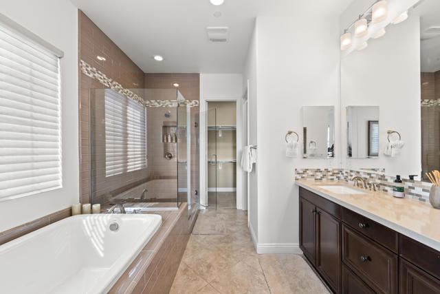 Image 42 of 67 For 80481 Platinum Way