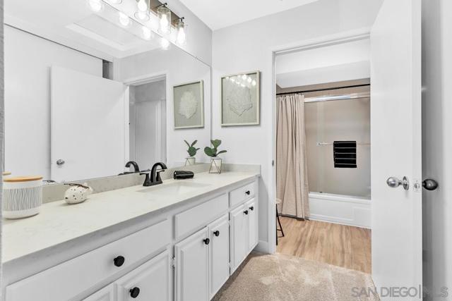 Image 16 of 42 For 17607 Pomerado Road  204