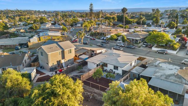 3811 Boren St, San Diego CA: https://media.crmls.org/mediaz/68479f47-1a8a-4d94-9dfb-ad7782099323.jpg