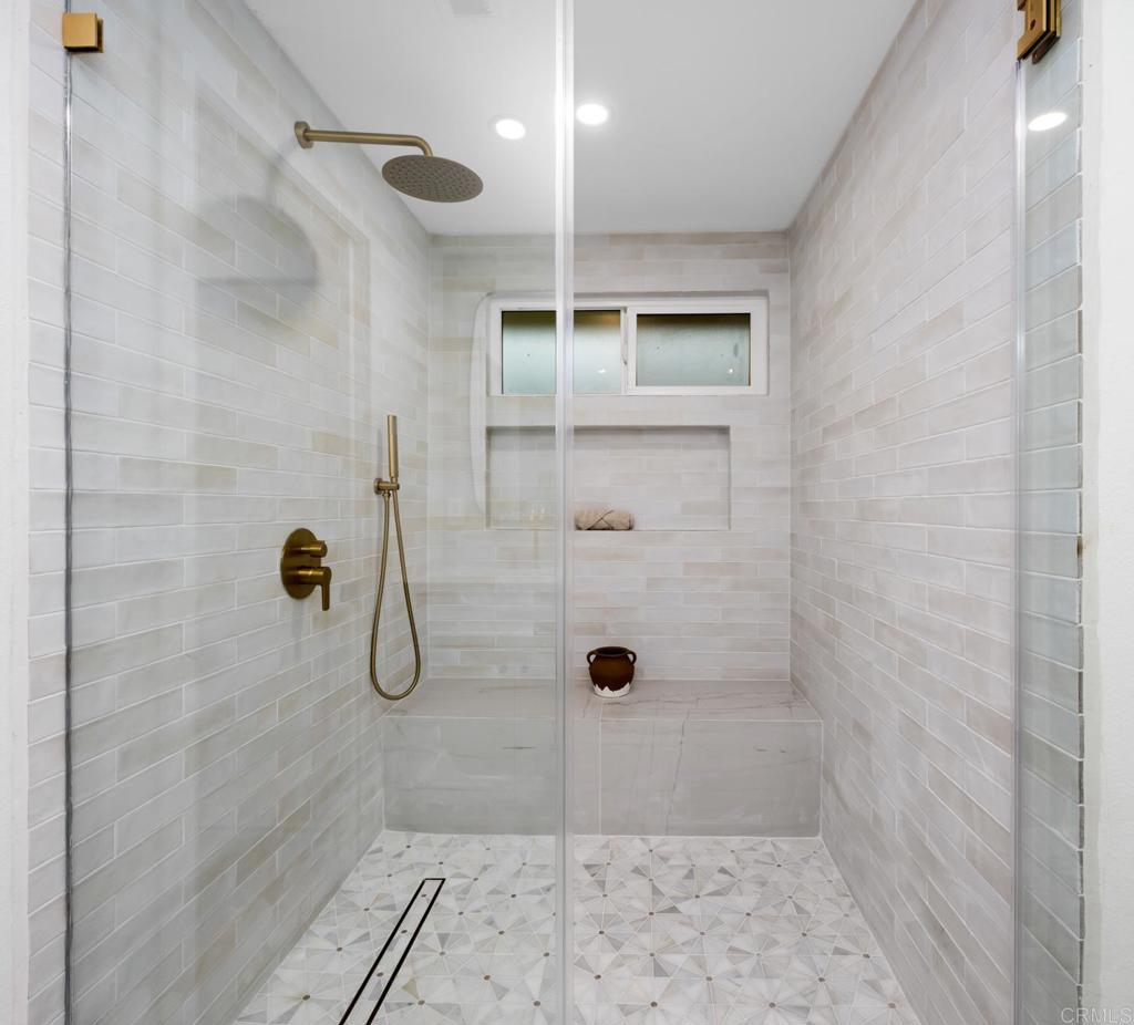 https://media.crmls.org/mediaz/6847b584-10c0-4e95-8ae6-763dcbe94db1.jpg?preset=X-Large