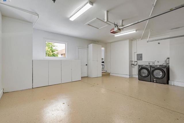 6976 Allegheny Dr, Dublin CA: https://media.crmls.org/mediaz/6847ea39-cbba-45e7-b0a5-928878db16c2.jpg