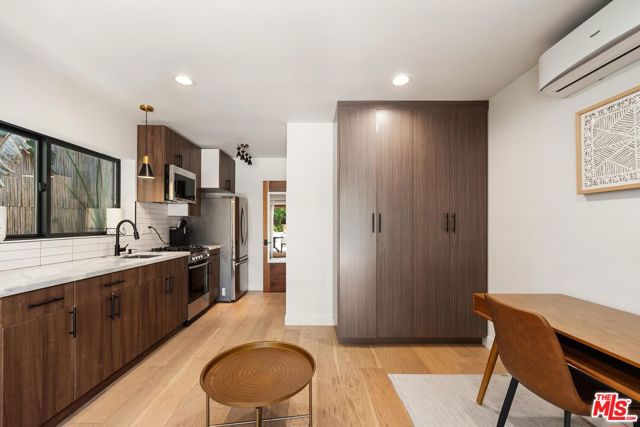 3775 Aloha Street, Los Feliz CA: https://media.crmls.org/mediaz/684984a0-3cb8-423a-85b8-f877b2758896.jpg