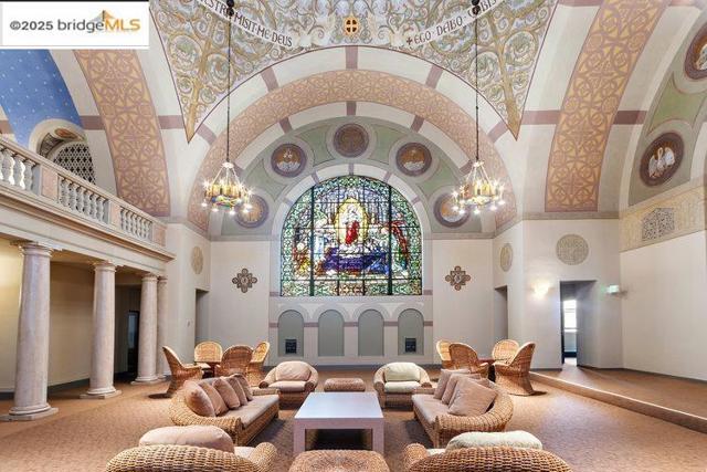 351 Buena Vista Ave E, San Francisco CA: https://media.crmls.org/mediaz/6849af65-32c5-410f-8e65-7a4684d70862.jpg