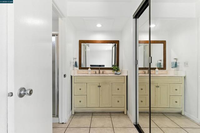 1015 Falcon Dr, Vallejo CA: https://media.crmls.org/mediaz/6849b1e4-5926-4993-953c-cfff98992d62.jpg