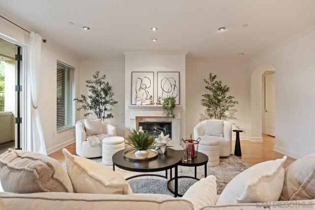 1040 Genter St, La Jolla CA: https://media.crmls.org/mediaz/6849f29b-1568-4c6f-b9de-a80bfb6076c6.jpg