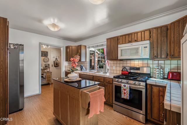 Detail Gallery Image 11 of 37 For 17448 Keswick St, Northridge,  CA 91325 - 3 Beds | 1 Baths