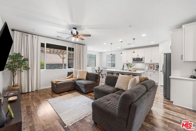 2906 Crocus Place, Palmdale CA: https://media.crmls.org/mediaz/684a08d0-2dfe-4c11-b9d7-431568a16181.jpg