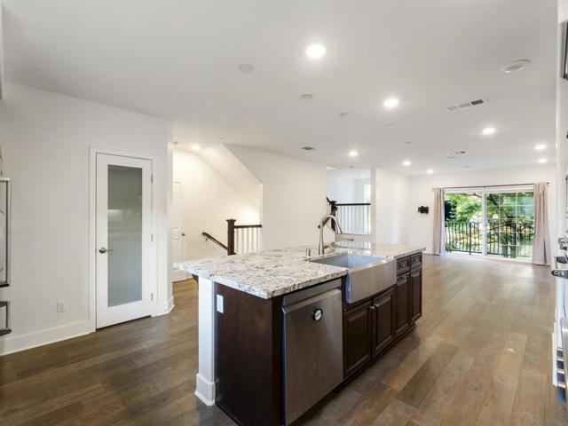 2400 Torrey Pines Rd, La Jolla CA: https://media.crmls.org/mediaz/684a35b7-0a2a-4740-8d75-bdb44e6a2aac.jpg