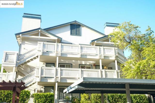 26811 Hayward Blvd, Hayward CA: https://media.crmls.org/mediaz/684addcd-5fbf-4177-8804-21c9781b2453.jpg