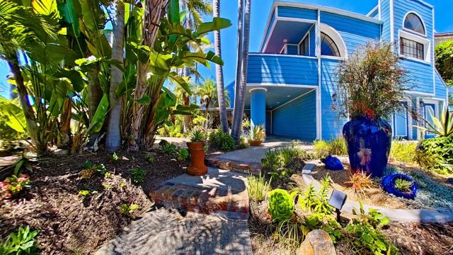 2618 Unicornio Street, Carlsbad CA: https://media.crmls.org/mediaz/684b3a61-1cbe-4d9e-b18a-c2595e29cccc.jpg