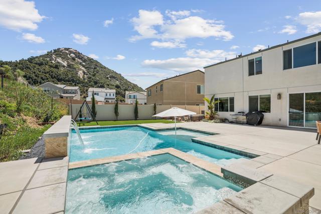 35111 Cooper Pl, Fallbrook CA: https://media.crmls.org/mediaz/684b458c-a174-40b2-8882-07002d781a38.jpg