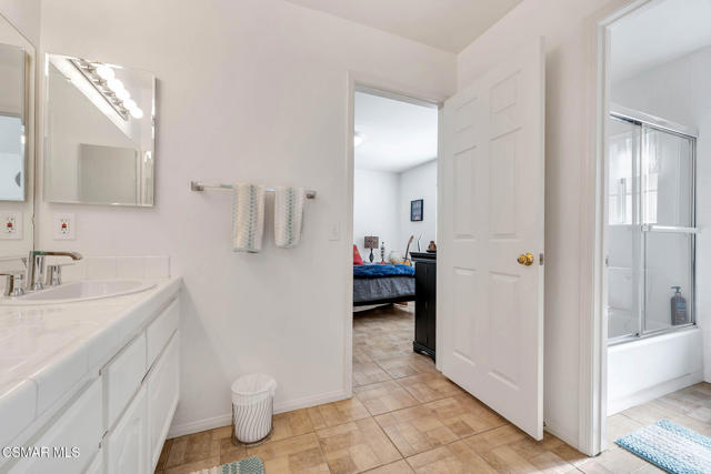 5050 Golden Nugget Way, Oak Park CA: https://media.crmls.org/mediaz/684bb208-afd6-410f-87c3-17749d819624.jpg