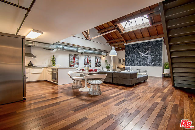 1046 Princeton Drive, Venice CA: https://media.crmls.org/mediaz/684c0c6b-5b17-4360-bcd8-1ab56aef8d4c.jpg
