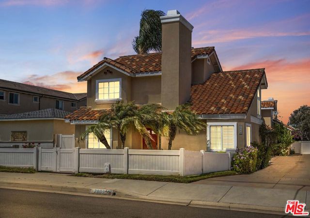 2009 ROBINSON Street, Redondo Beach, California 90278, 3 Bedrooms Bedrooms, ,2 BathroomsBathrooms,Residential,Sold,ROBINSON,22147315