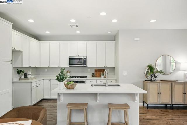 218 Stratus Cmn, Livermore CA: https://media.crmls.org/mediaz/684c3c32-550c-4b62-b922-22faac12f5c0.jpg