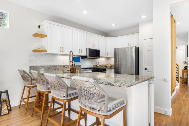 11799 Westview Pkwy, San Diego CA: https://media.crmls.org/mediaz/684cf674-e304-4e64-9b0e-399d19863688.jpg