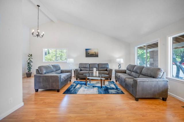 810 W Main Avenue, Morgan Hill CA: https://media.crmls.org/mediaz/684d08bd-d20f-45fe-a70e-feb8279c292b.jpg