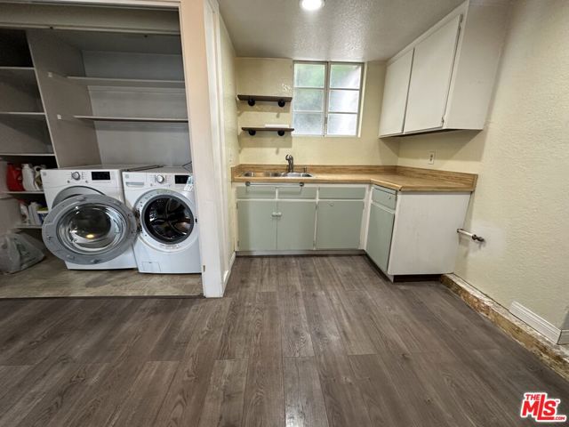 Bonus Room - Wet Bar area