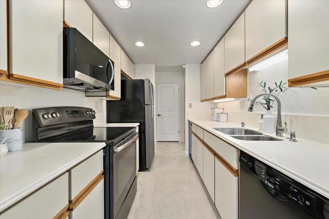 840 Sea Spray Lane, Foster City CA: https://media.crmls.org/mediaz/684e8453-b7b6-4b94-8639-375438ca8d09.jpg