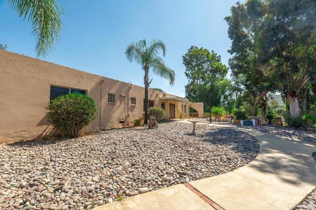 9780 Dunbar Ln Lane, El Cajon CA: https://media.crmls.org/mediaz/684ed9bb-06fc-4686-8300-b77b4fc52853.jpg