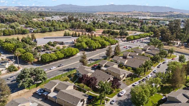 2340 Warfield Way, San Jose CA: https://media.crmls.org/mediaz/68511a9a-7aa6-4c91-8fe8-68004d919528.jpg