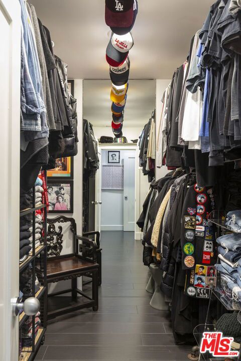 1259 S Bedford Drive, Los Angeles CA: https://media.crmls.org/mediaz/6851c9ae-cfe2-456d-8a17-2f6e5dff3533.jpg