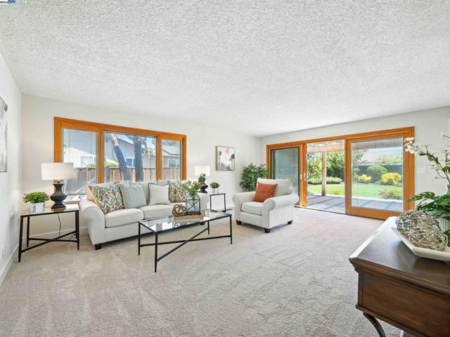 2858 Superior Dr, Livermore CA: https://media.crmls.org/mediaz/68523023-d26f-4b10-89fe-ce686eec81da.jpg