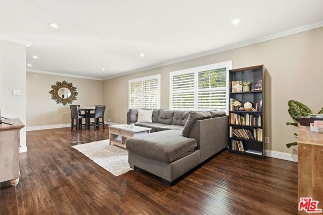 18601 Collins Street, D27 photo 4