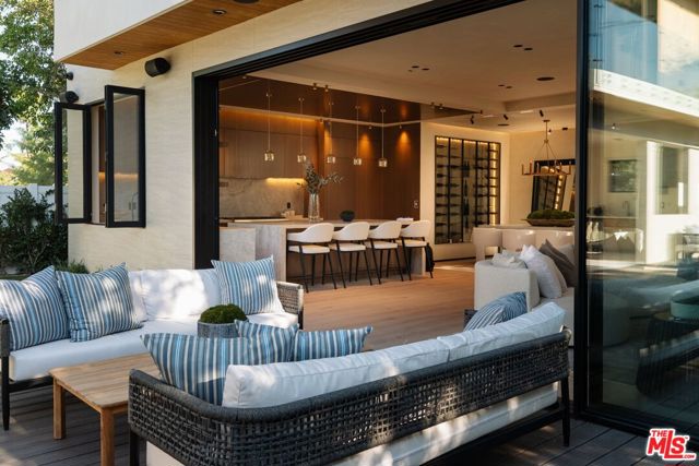 13221 Hesby Street, Sherman Oaks CA: https://media.crmls.org/mediaz/6852a169-935c-447a-88b3-a0db84314d7a.jpg