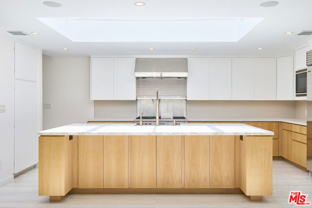 310 Beloit Avenue, Los Angeles CA: https://media.crmls.org/mediaz/6852aae0-31e6-48c0-9ffd-10b8ebec603d.jpg